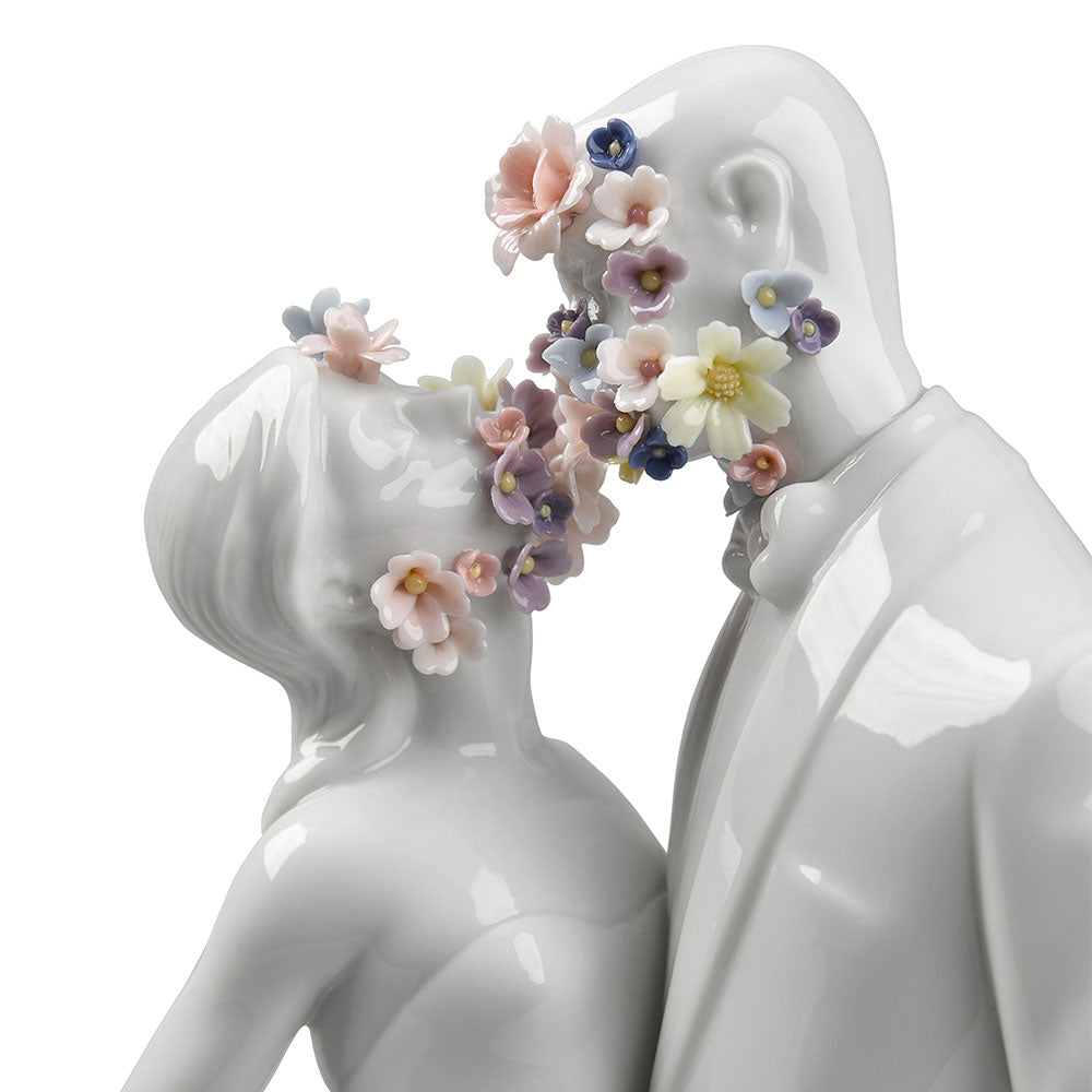 Porcelain figurine, Love I Blossoms by Virginia Gonzalez - LLADRO