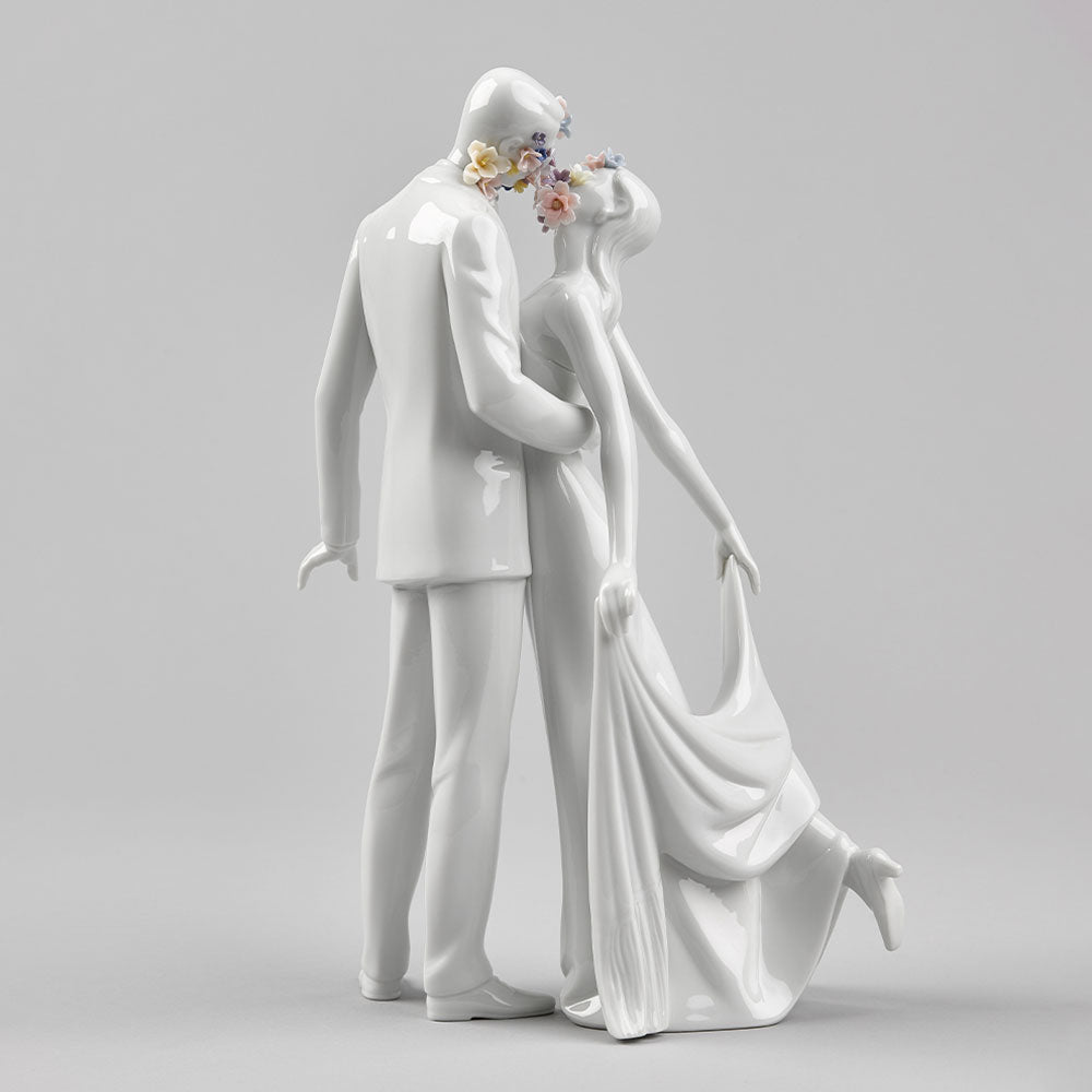 Porcelain figurine, Love I Blossoms by Virginia Gonzalez - LLADRO