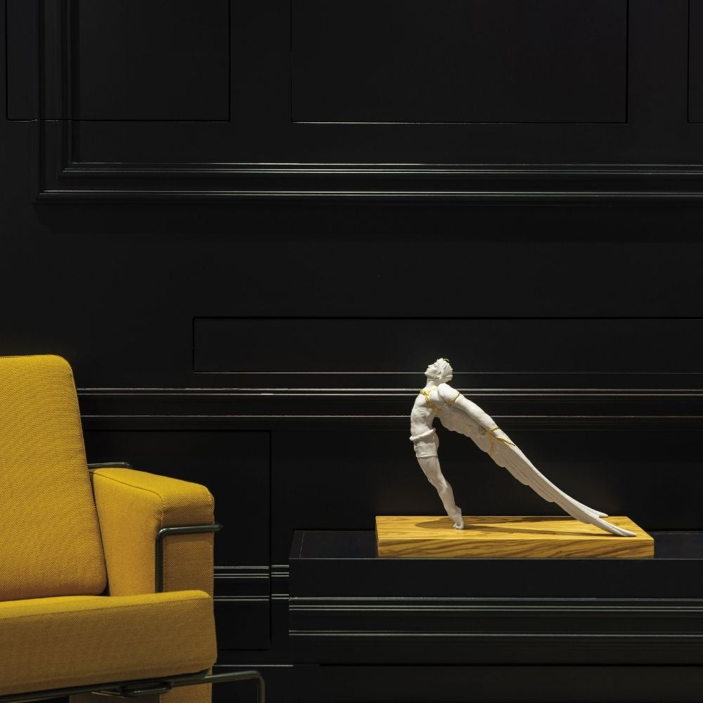 Porcelain sculpture Icarus by Ernest Massuet - LLADRO