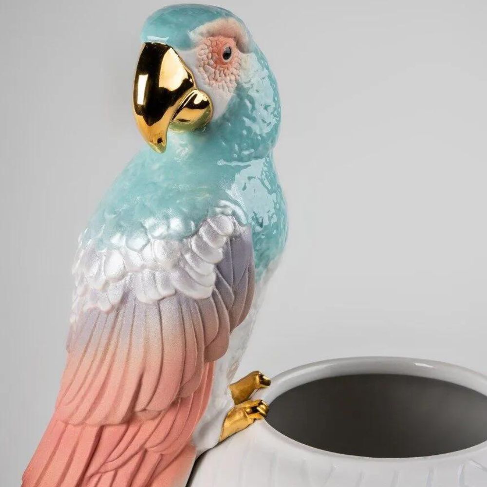 Decorative porcelain vase, Macaw by Dept. Diseno y Decoracion - LLADRO