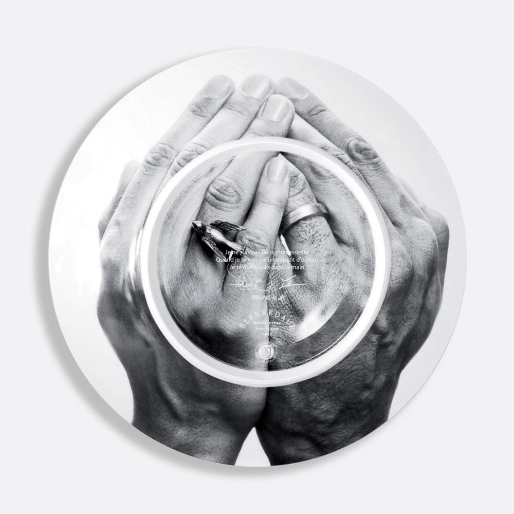 Set of 6 dinner plates, Je te mangerais dans la main by Prune Nourry and JR - Bernardaud