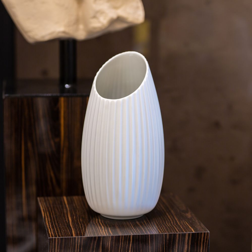 Porcelain vase, Shell White by Patrick Norguet - VISTA ALEGRE