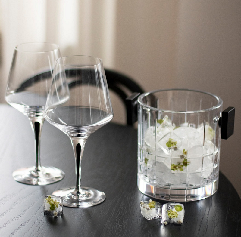 Red wine glass, Metropol by Erika Lagerbielke - ORREFORS