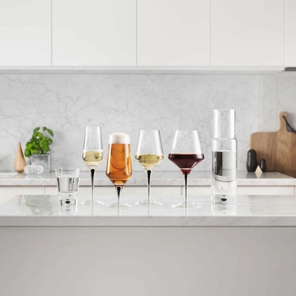 Red wine glass, Metropol by Erika Lagerbielke - ORREFORS