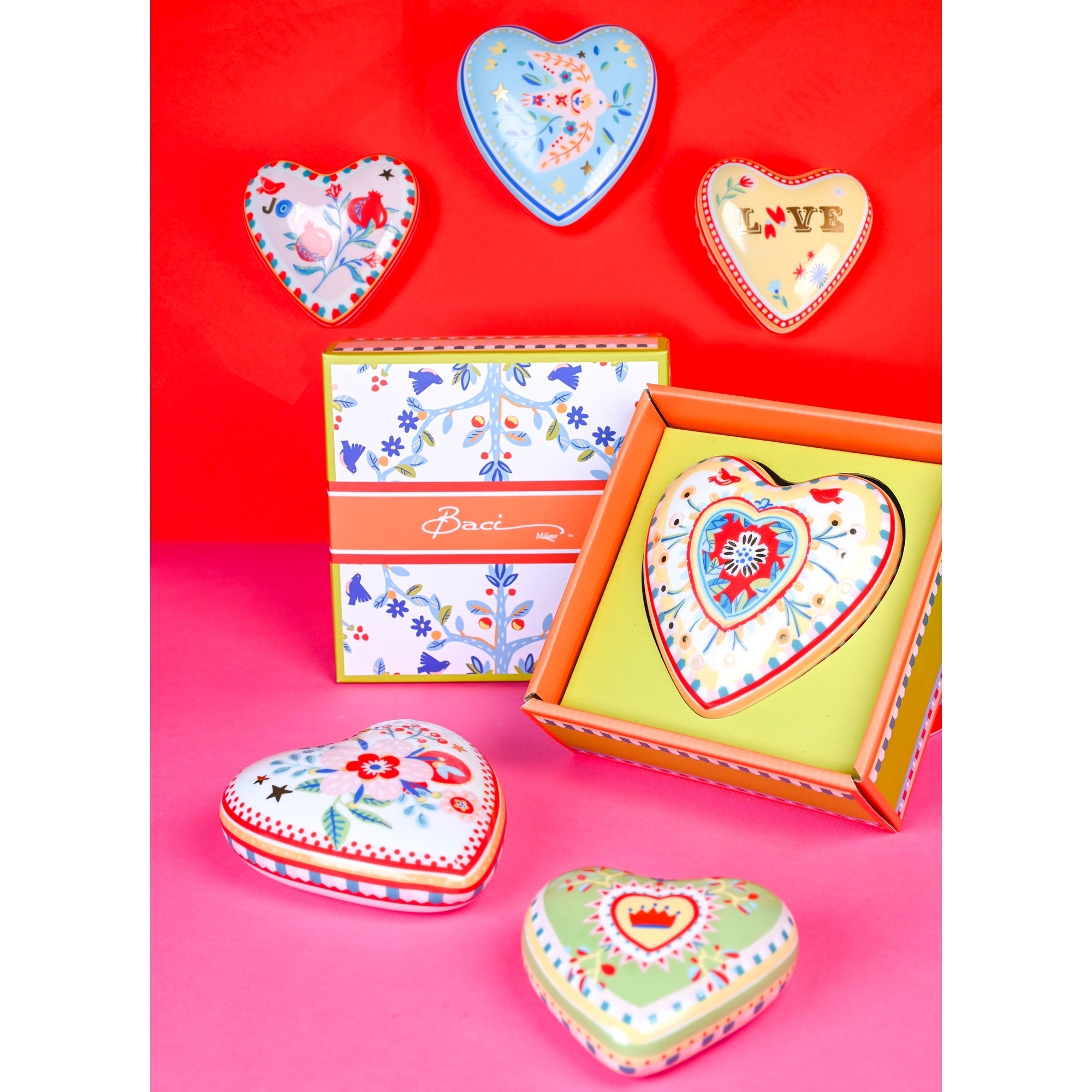 Heart decoration made of porcelain, 3.7 inches, Mamma Mia Heart - BACI MILANO