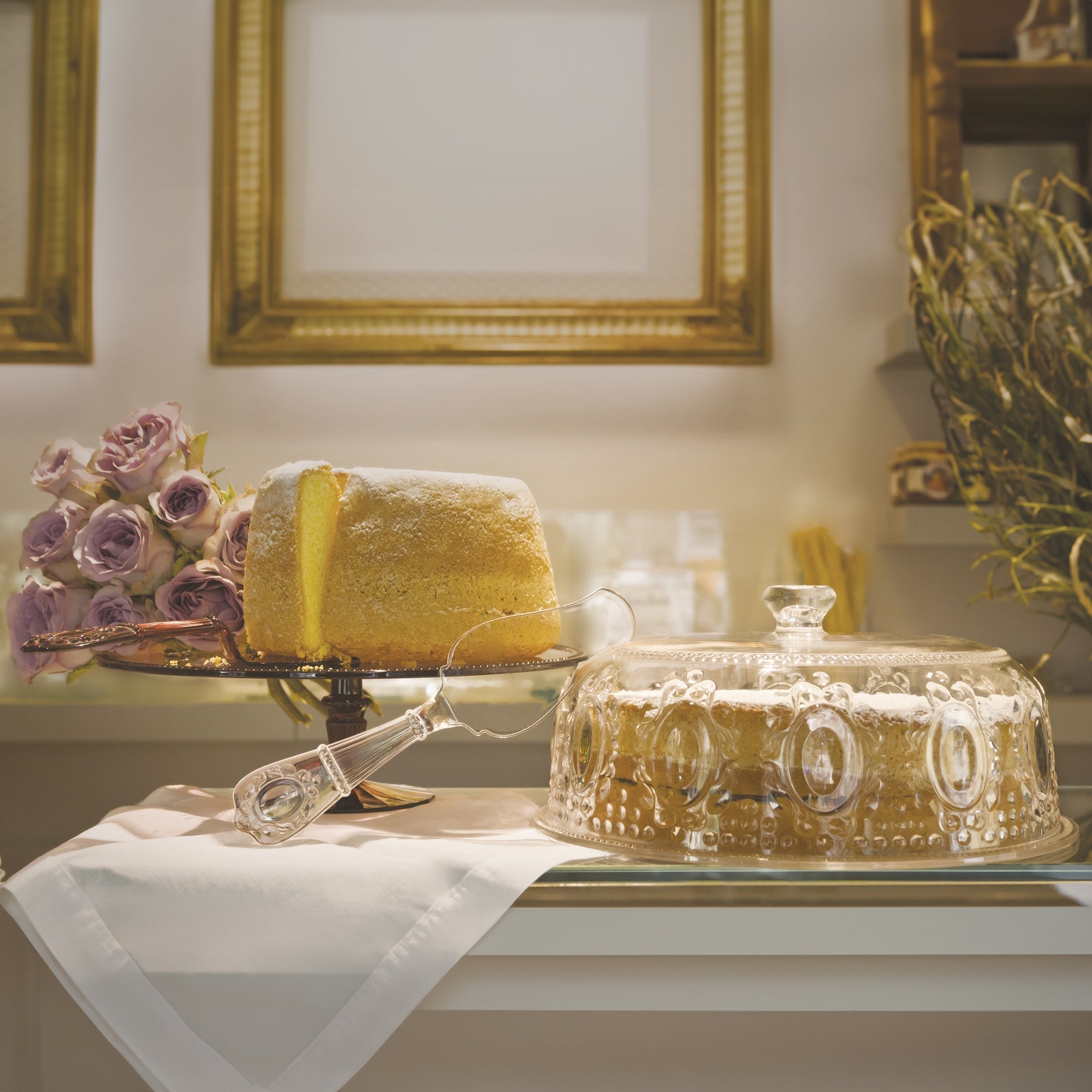 Cake platter and spatula, 12.6 inches, transparent acrylic, Baroque & Rock Anniversary - BACI MILANO