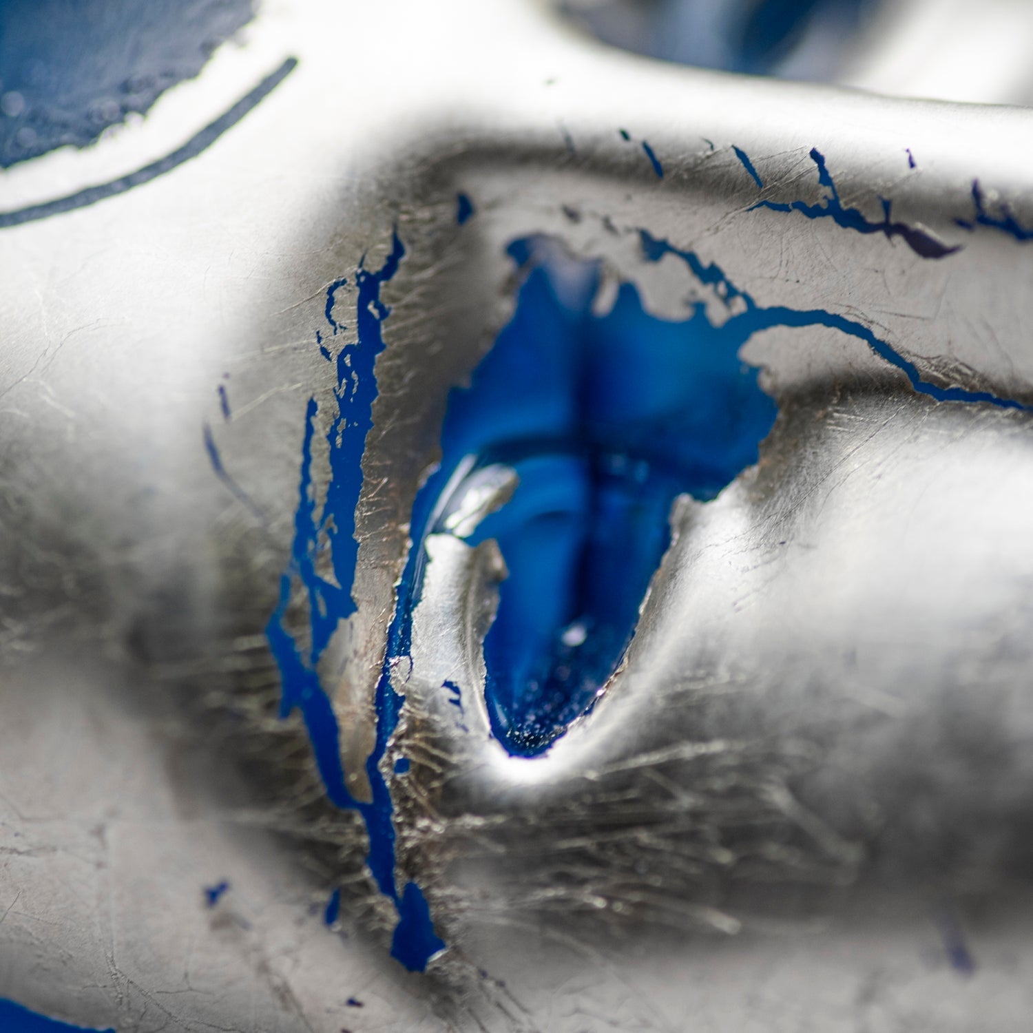 Sculpture Brains Annual 2025 Grey/Blue by Bertil Vallien - KOSTA BODA