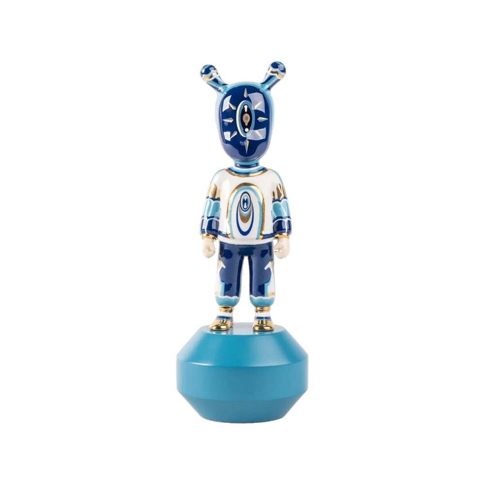 Porcelain sculpture, 11.8 inches, The Guest by Kzeng Jiang - LLADRO