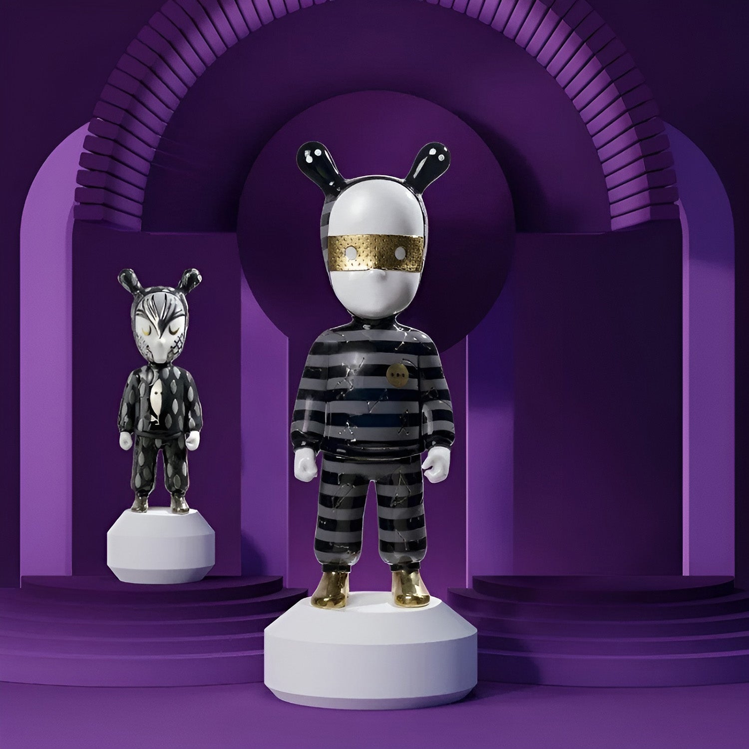 Porcelain sculpture, 11.8 inches, The Guest by Rolito - LLADRO