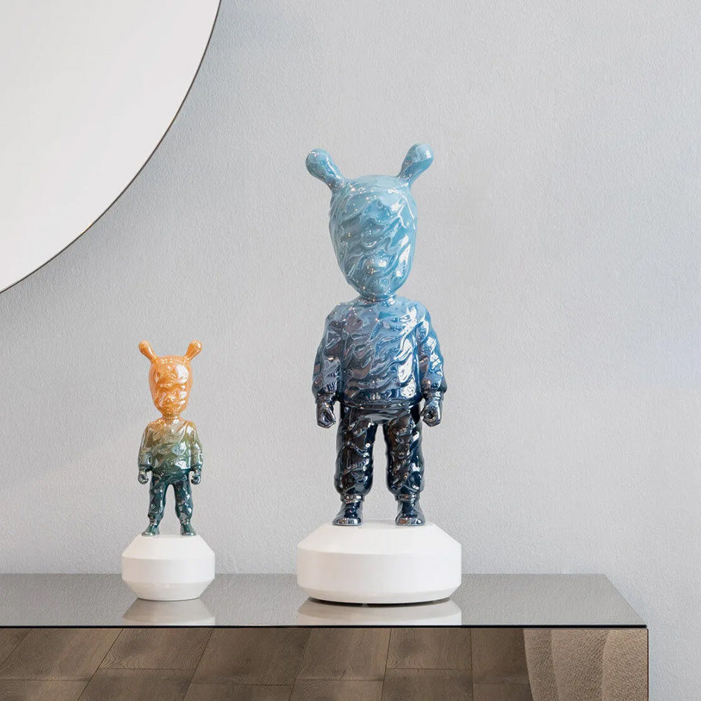 Porcelain sculpture, 11.8 inches, The Guest by Supakitch - LLADRO