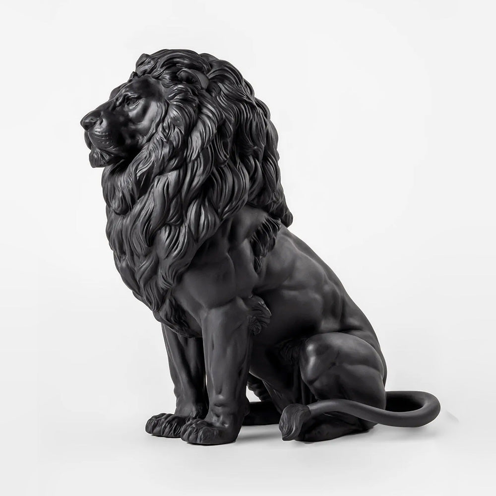 Porcelain sculpture, Matt Black, 16.9 inches, Majestic Lion by Raul Rubio - LLADRO