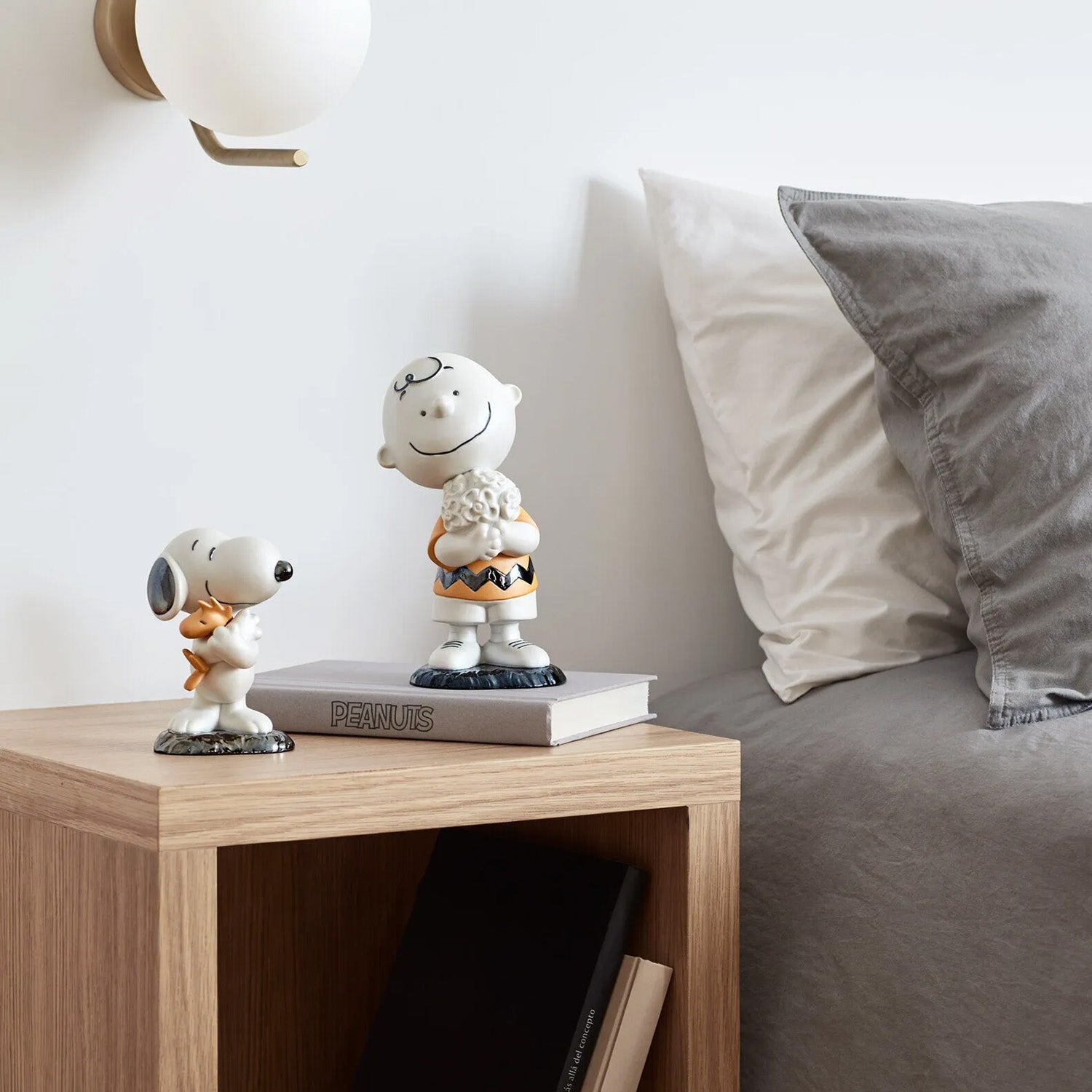 Porcelain sculpture Snoopy by Eva Maria Cuerva - LLADRO