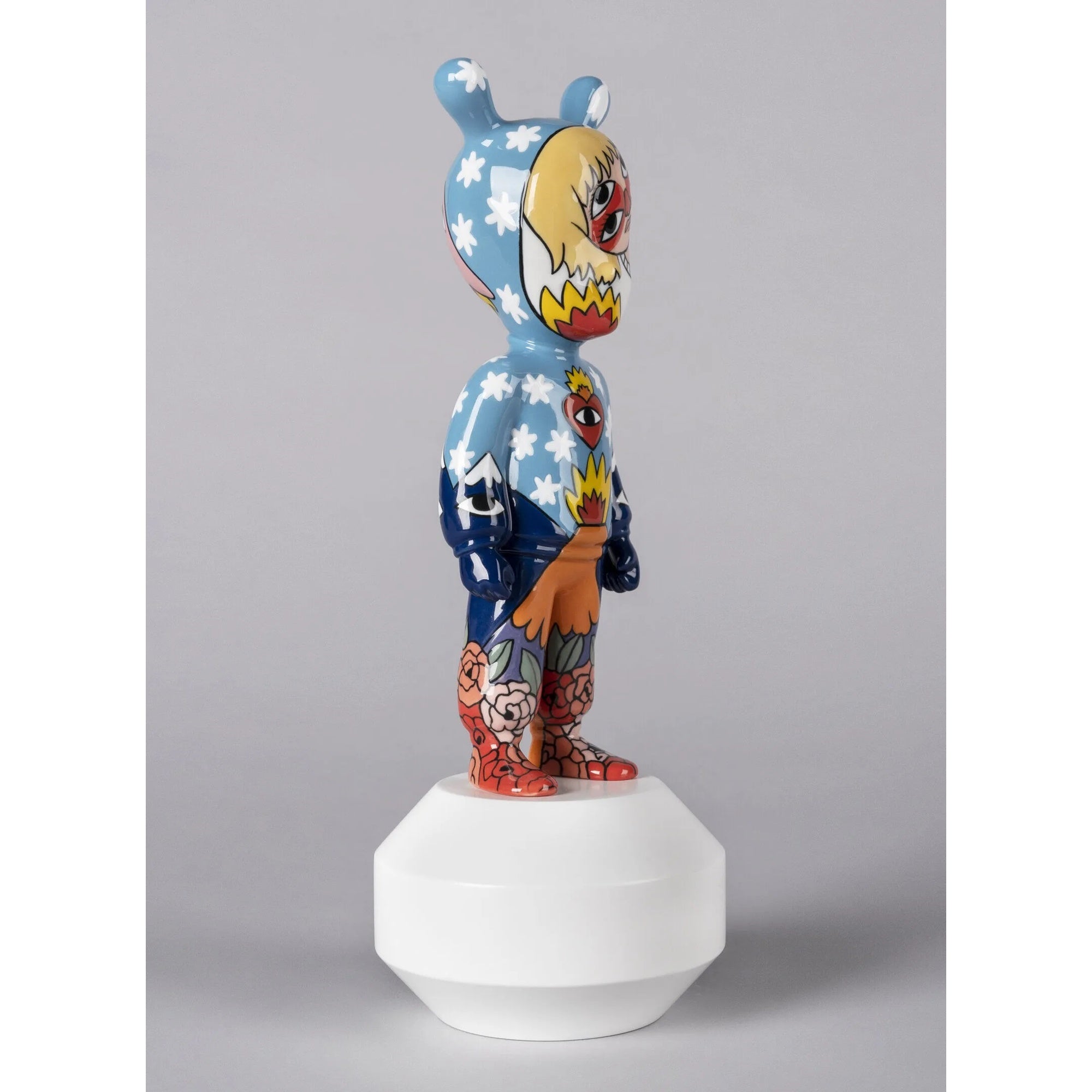 Porcelain sculpture, 11.8 inches, The Guest by Ricardo Cavolo - LLADRO