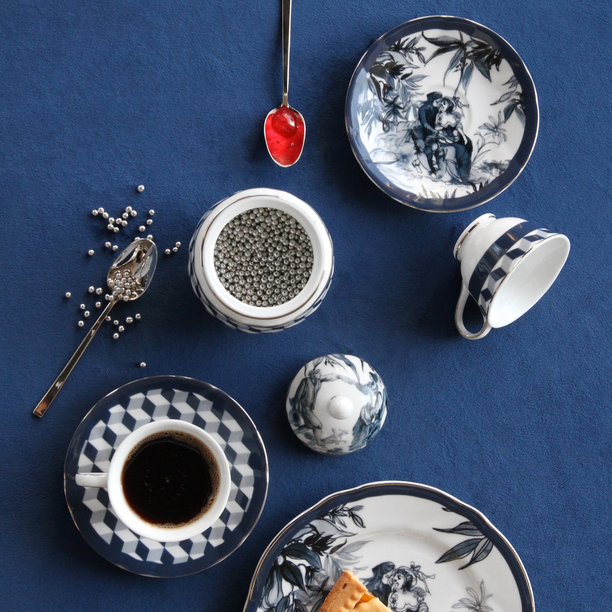 Set of 2 coffee cups and saucers, porcelain, Versailles - BACI MILANO