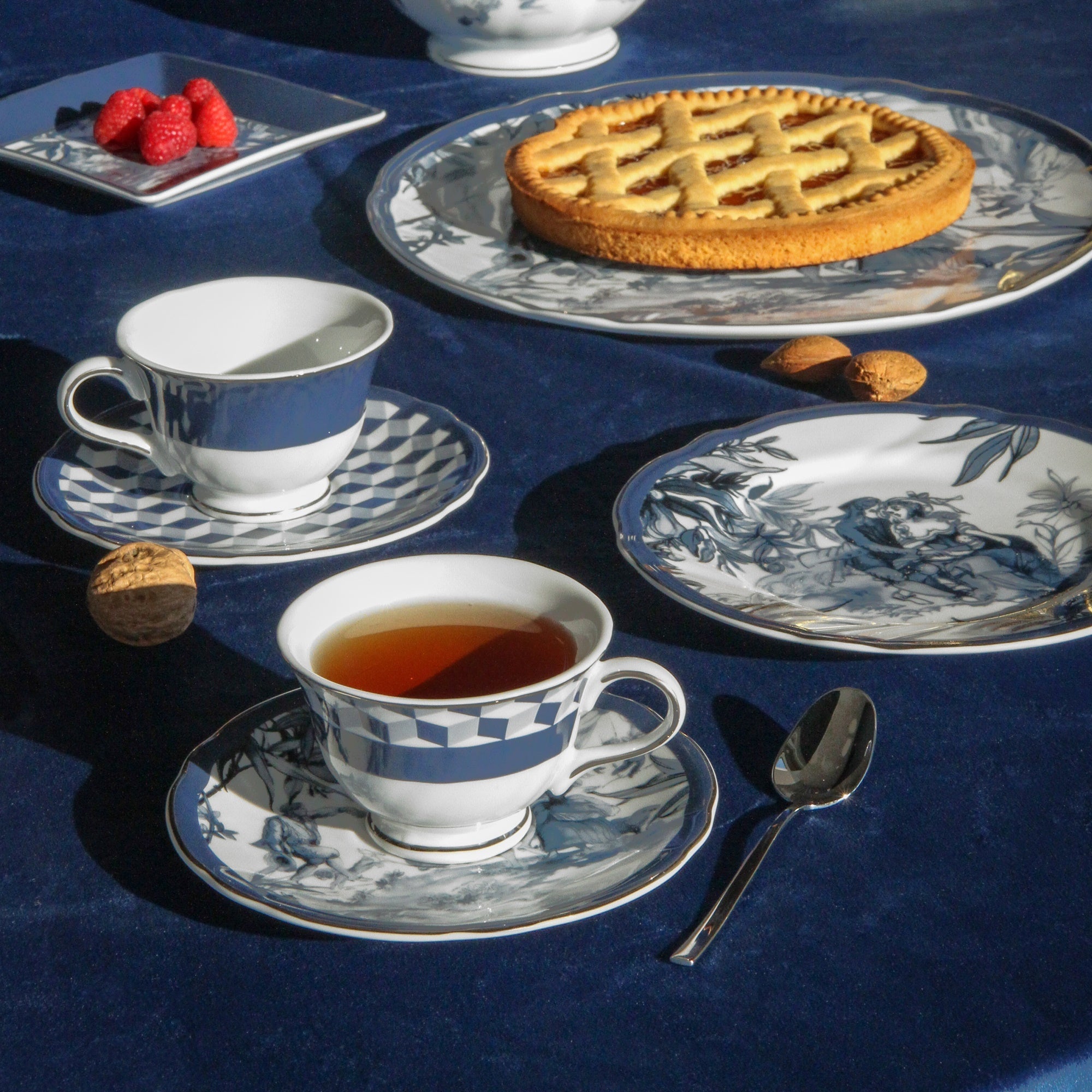 Set of 2 tea cups and saucers, porcelain, Versailles - BACI MILANO