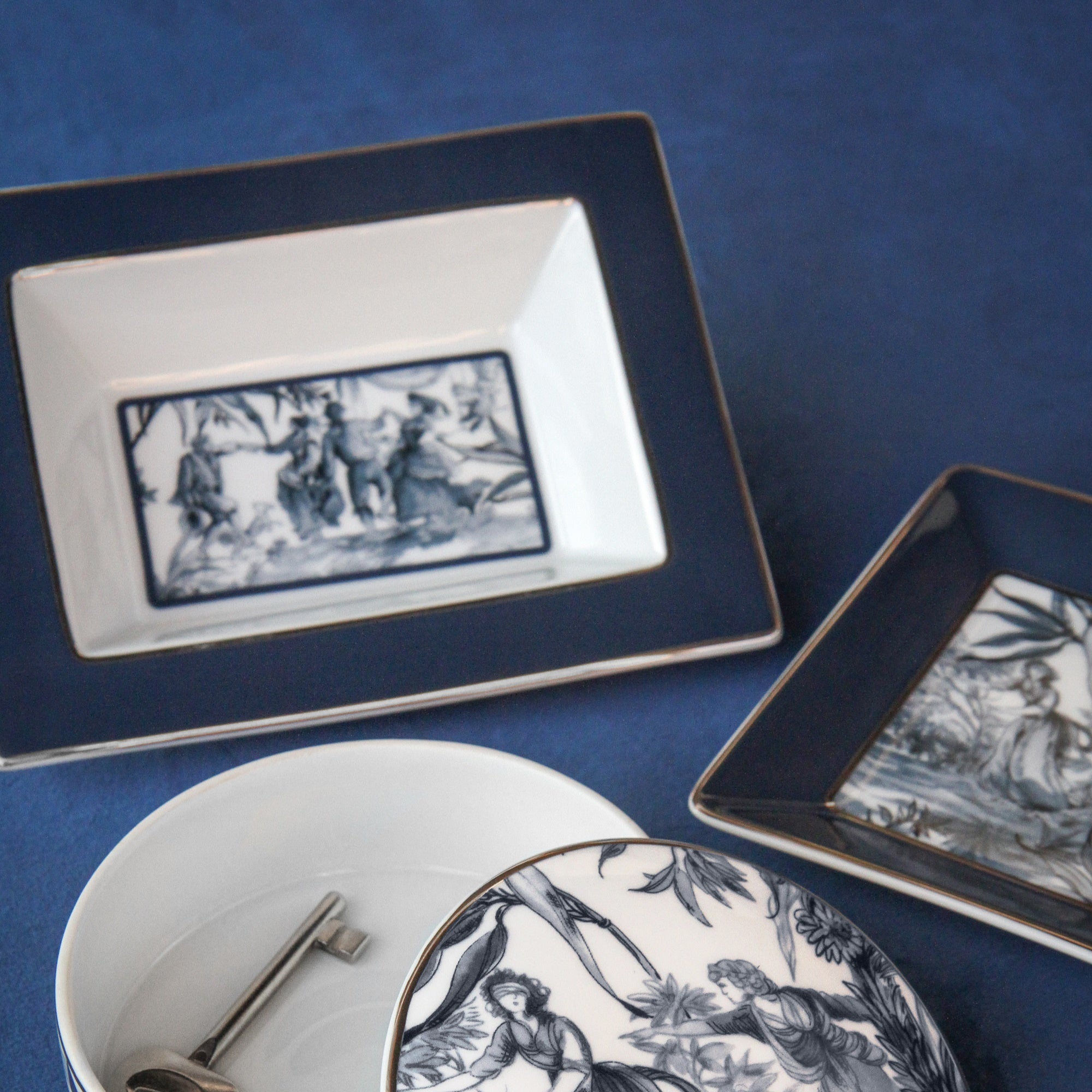 Porcelain tray, 7.7 inches, Versailles - BACI MILANO