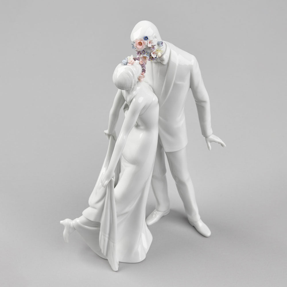 Porcelain figurine, Love I Blossoms by Virginia Gonzalez - LLADRO