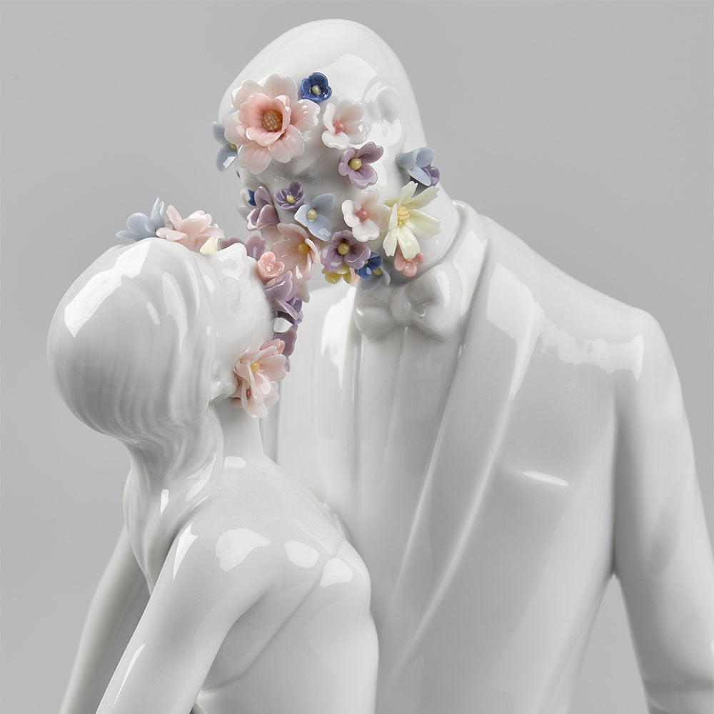 Porcelain figurine, Love I Blossoms by Virginia Gonzalez - LLADRO