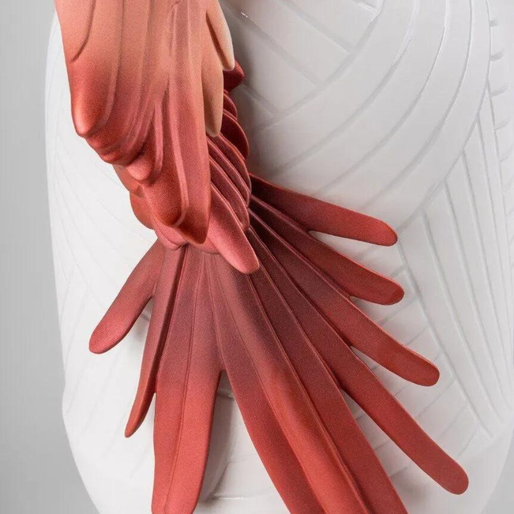 Decorative porcelain vase, Macaw by Dept. Diseno y Decoracion - LLADRO