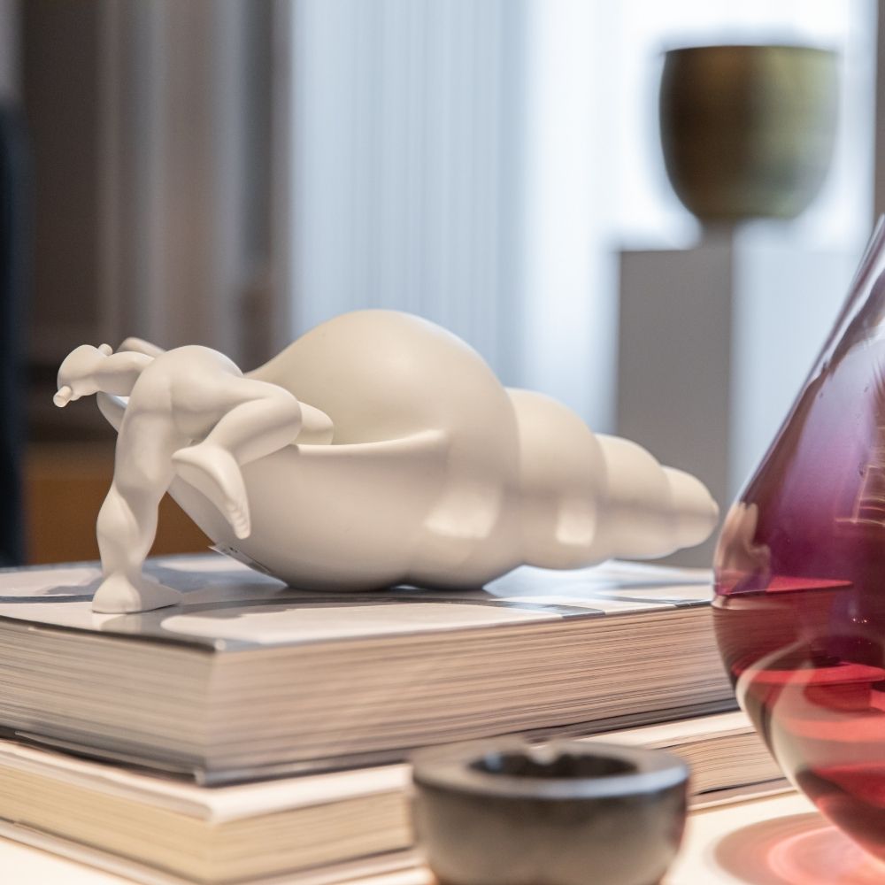 Porcelain figurine The New Tenant, O Novo Inquilino by Jorge Pe-Curto - VISTA ALEGRE