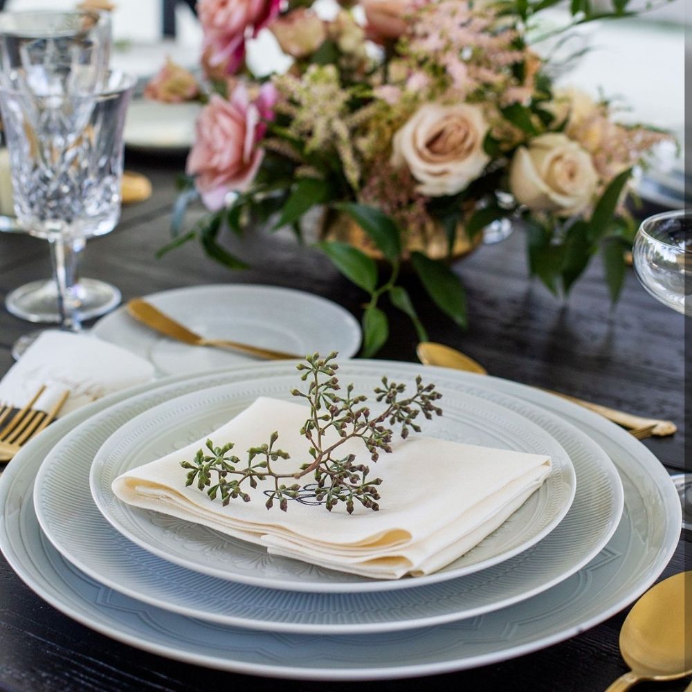 Footed platter, Ornament by Sam Baron - VISTA ALEGRE