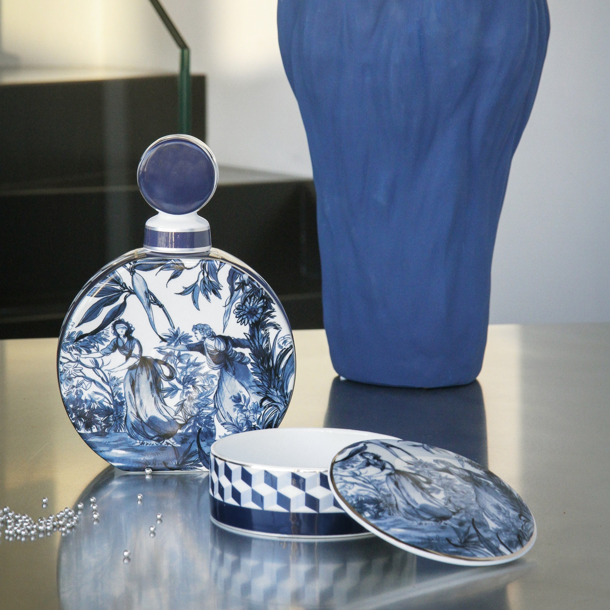 Round porcelain box, 5.1 inches, Versailles - BACI MILANO