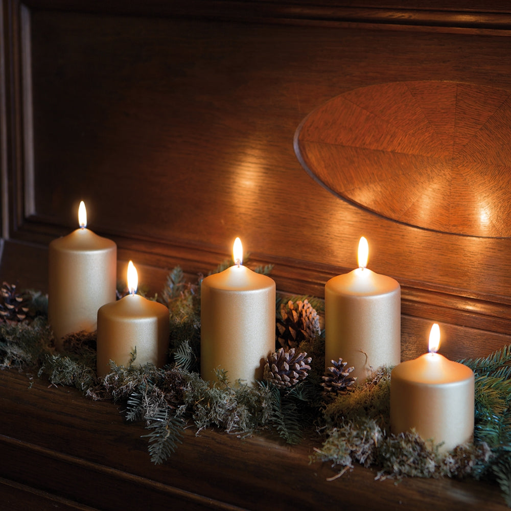 Decorative pillar candle, metallic gold, 5.9 in - SIMONA'S COLLECTION