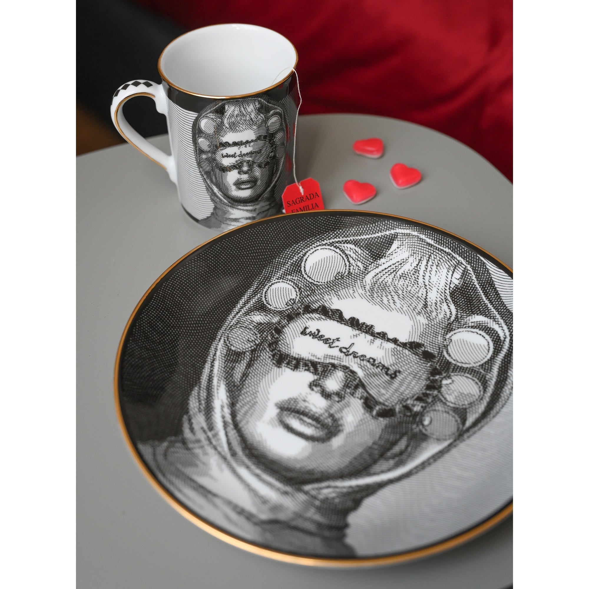 Decorative plate, 9.4 inches, Sagrada Familia The Dreamer - BACI MILANO