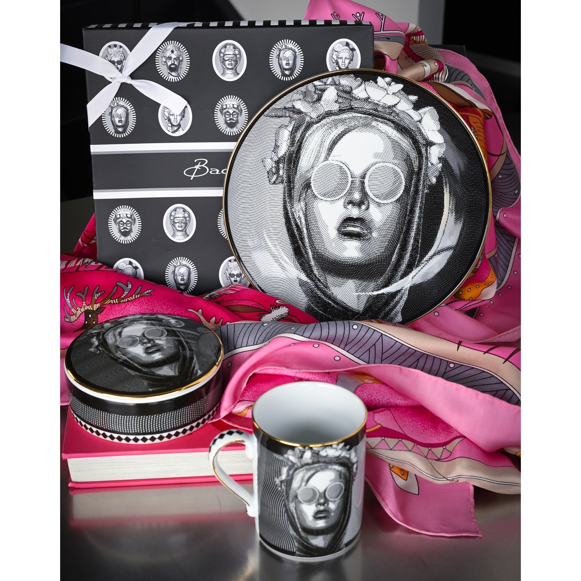 Decorative plate, 9.4 inches, Sagrada Familia The Stylish -  BACI MILANO