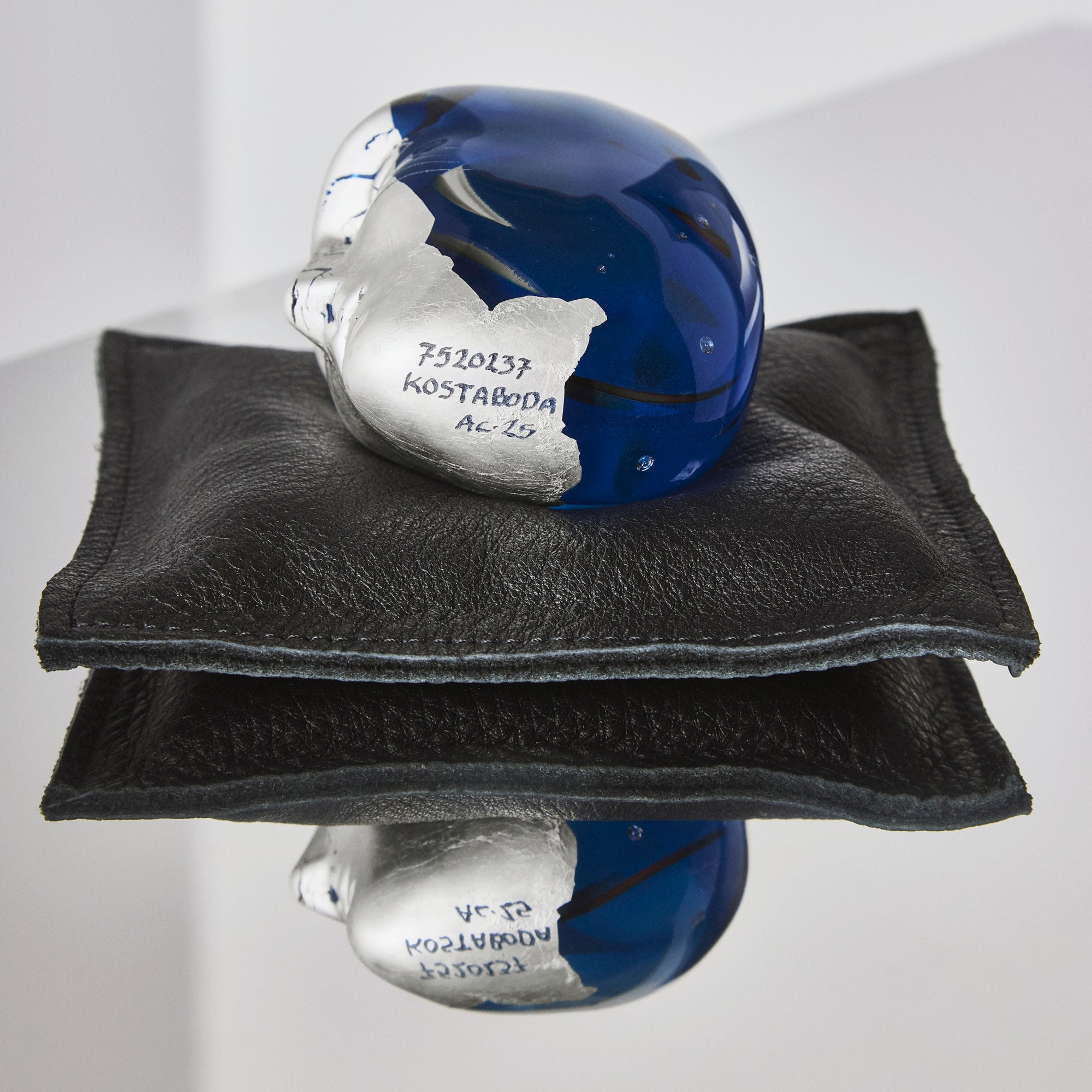 Sculpture Brains Annual 2025 Grey/Blue by Bertil Vallien - KOSTA BODA