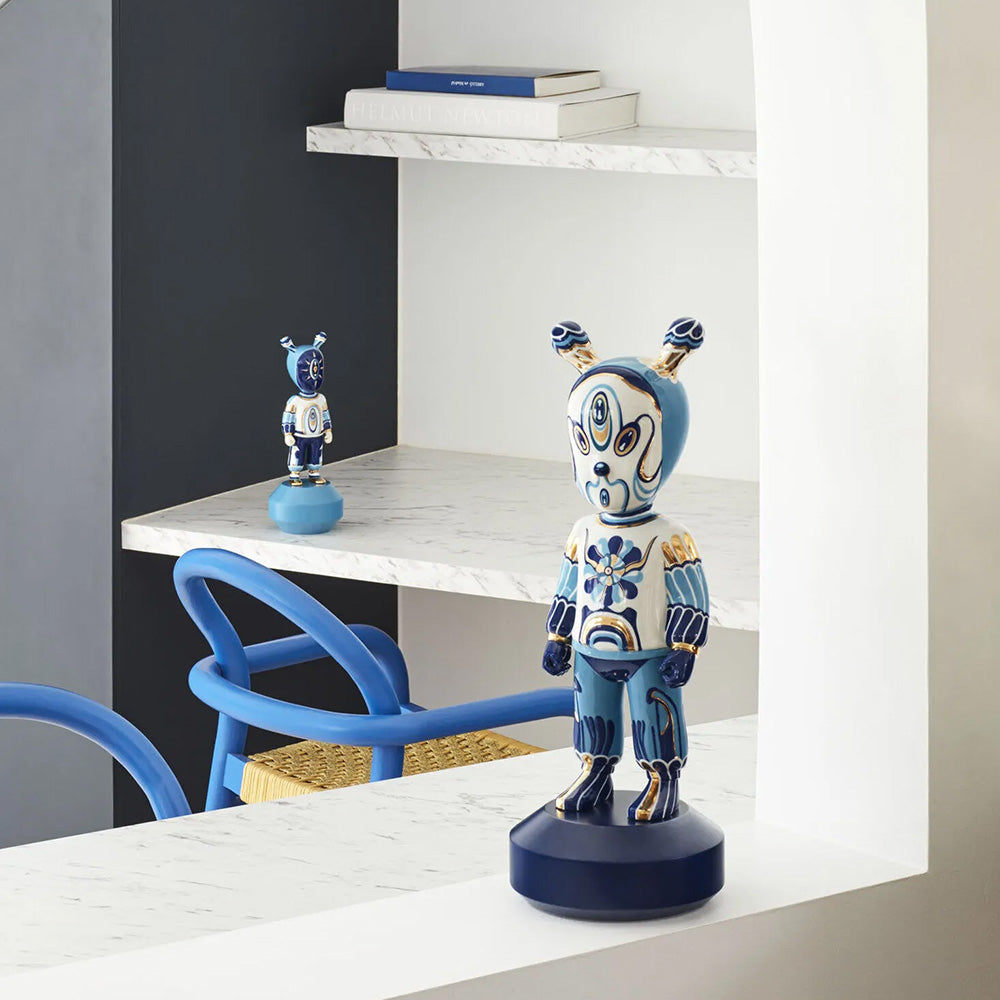 Porcelain sculpture, 20.5 inches, The Guest by Kzeng Jiang - Limited Edition - LLADRO