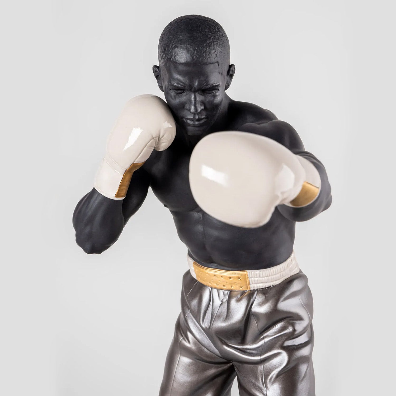 Porcelain sculpture Boxer by Ernest Massuet - LLADRO