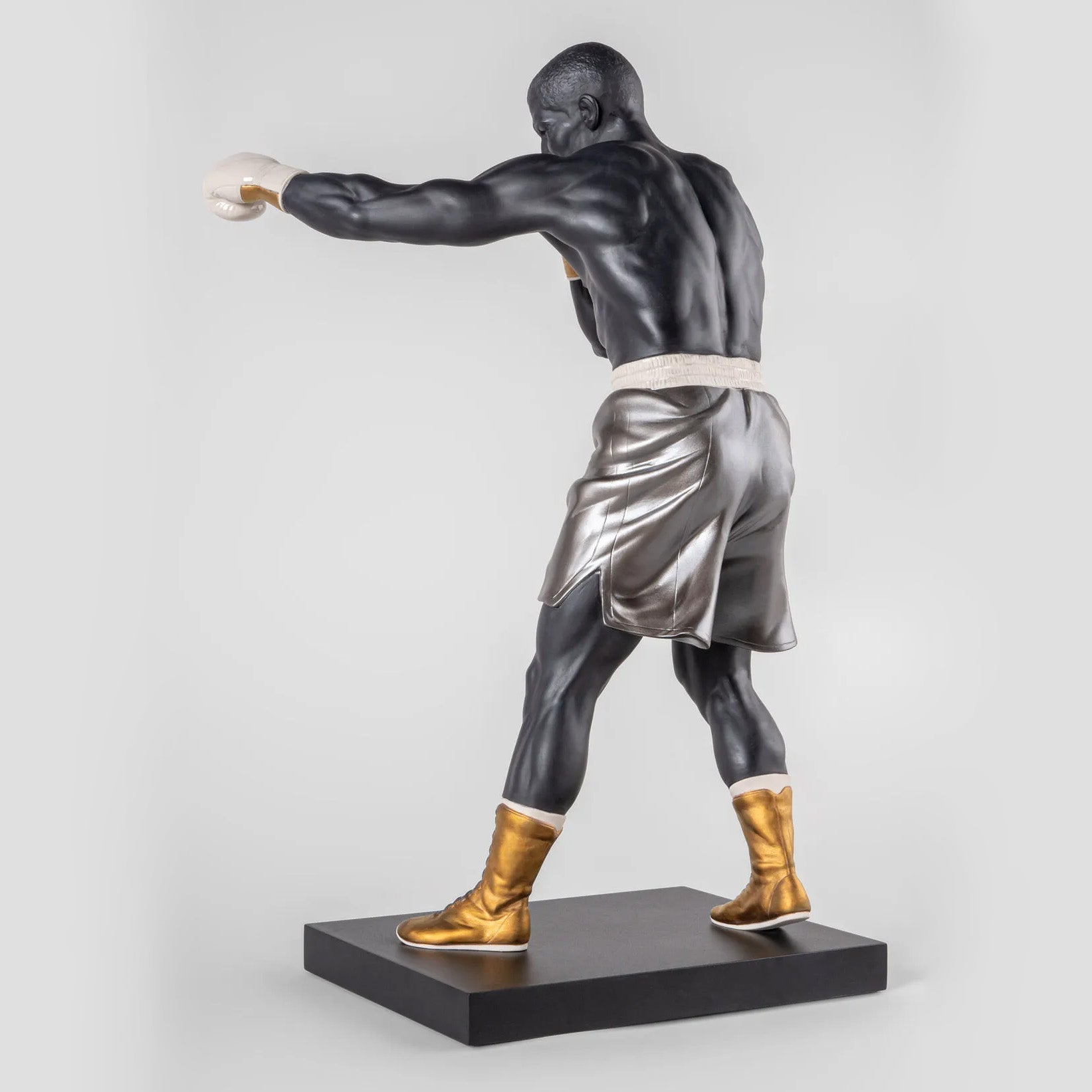 Porcelain sculpture Boxer by Ernest Massuet - LLADRO