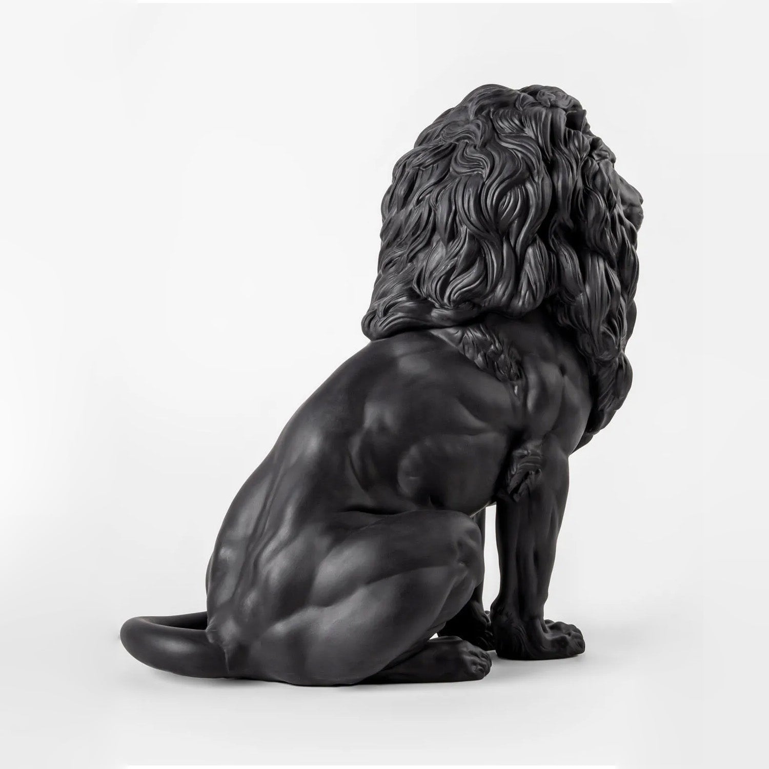 Porcelain sculpture, Matt Black, 16.9 inches, Majestic Lion by Raul Rubio - LLADRO