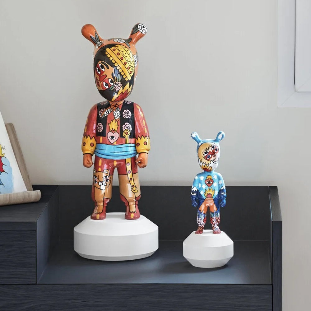 Porcelain sculpture, 11.8 inches, The Guest by Ricardo Cavolo - LLADRO