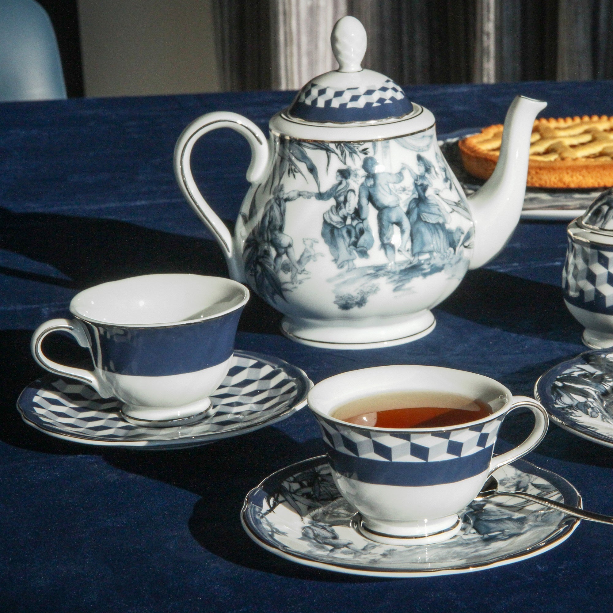 Set of 2 tea cups and saucers, porcelain, Versailles - BACI MILANO
