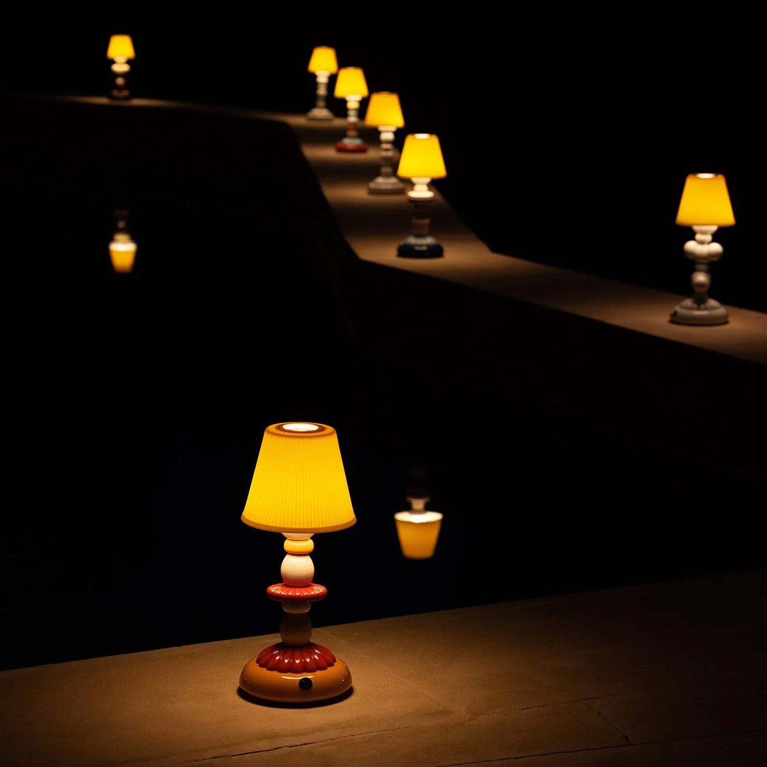 Lotus lamp, coral, Firefly - LLADRO